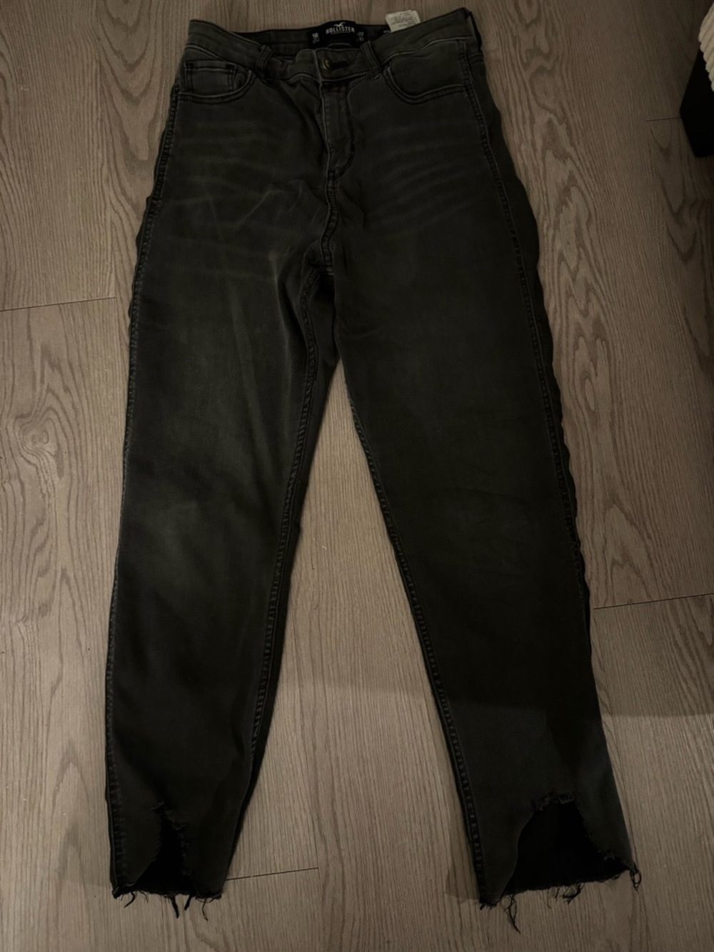 Hollister Ultra High-Rise Mom Jeans in Black Wash